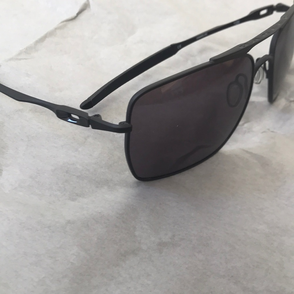 Oakley Deviation Sunglasses 🕶